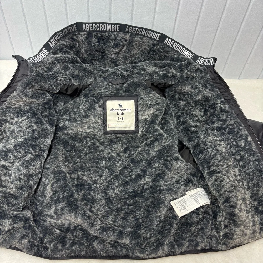 Abercrombie Kids Black Puffer Warm Jacket faux fur lining Size‎ 5/6